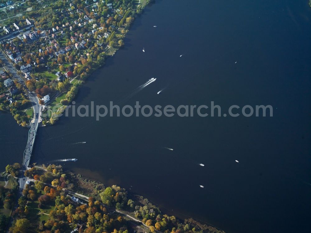 Aerial photograph Potsdam - Overlooking the River Havel with the Glienicke Bridge in Potsdam in Brandenburg