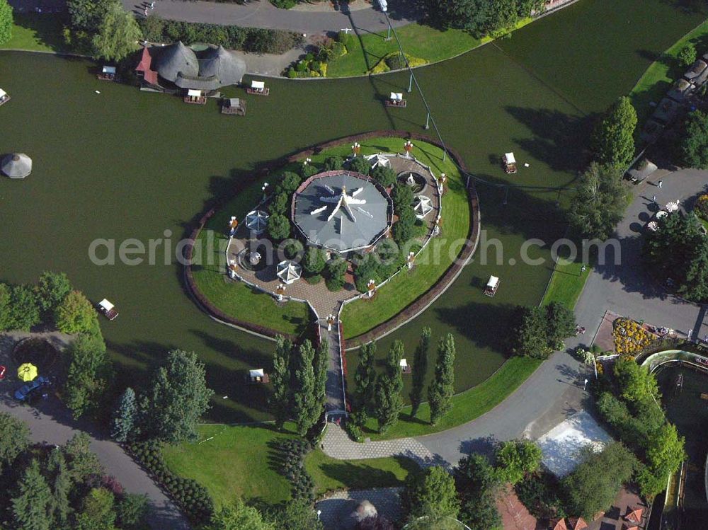 Aerial photograph Soltau (Niedersachsen) - Norddeutschlands größter Erlebnispark mit über 50 Fahrattraktionen,Tieren & Shows (z.B. Delfinshow und Seelöwenshow), Events, Konzerte und Sonderveranstaltungen, Event-Location für Firmenveranstaltungen, Feriendorf „Heide- Park Holiday Camp“ Gesamtfläche:850.000 Quadratmeter Besucher in 2004: 1.400.000; Mitarbeiter: 150-900 je nach Saison. Werkstätten: Bauschlosserei, Kfz.-Werkstatt, Elektrowerkstatt, Tischlerei, Zimmerei, Malerei, Klempnerei, Gärtnerei, Atelier Heide-Park Soltau GmbH, der Tussauds Group zugehörig; Heidenhof, 29614 Soltau; Telefon: 01805 – 91 91 01; Fax: 05191/91 111;