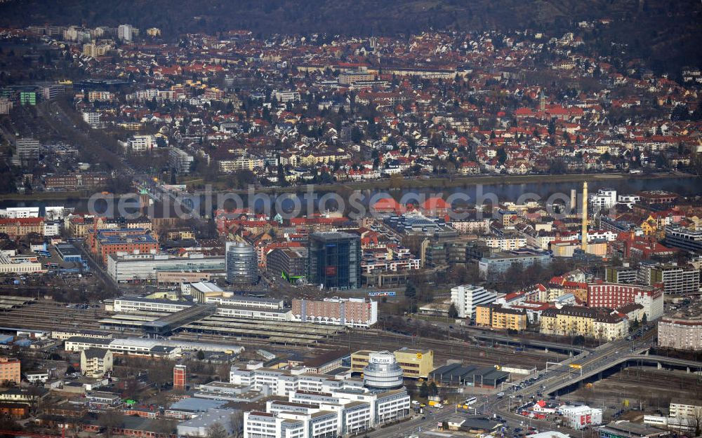 Aerial photograph Heidelberg - View of the Heidelberg train city district Bergheim with the main station, the training center of the Print Media Academy and the headquarters of the trade association for the chemical industry. The Ernst-Walz bridge over the Neckar River leads to the Im Neuenheimer Feld quarter that is mainly used by the University of Heidelberg