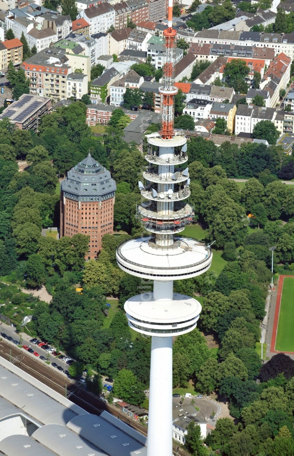 Aerial photograph Hamburg - View of the Heinrich-Hertz-Turm in Hamburg. The 279m high tower, which is used for telecommunication and as broadcast station, was built from 1966 to 1968 and belongs to the Deutsche Funkturm GmbH. It is to remember the physicist Heinrich Hertz, who was born in Hamburg, and offers a rotating viewing and restaurant platform