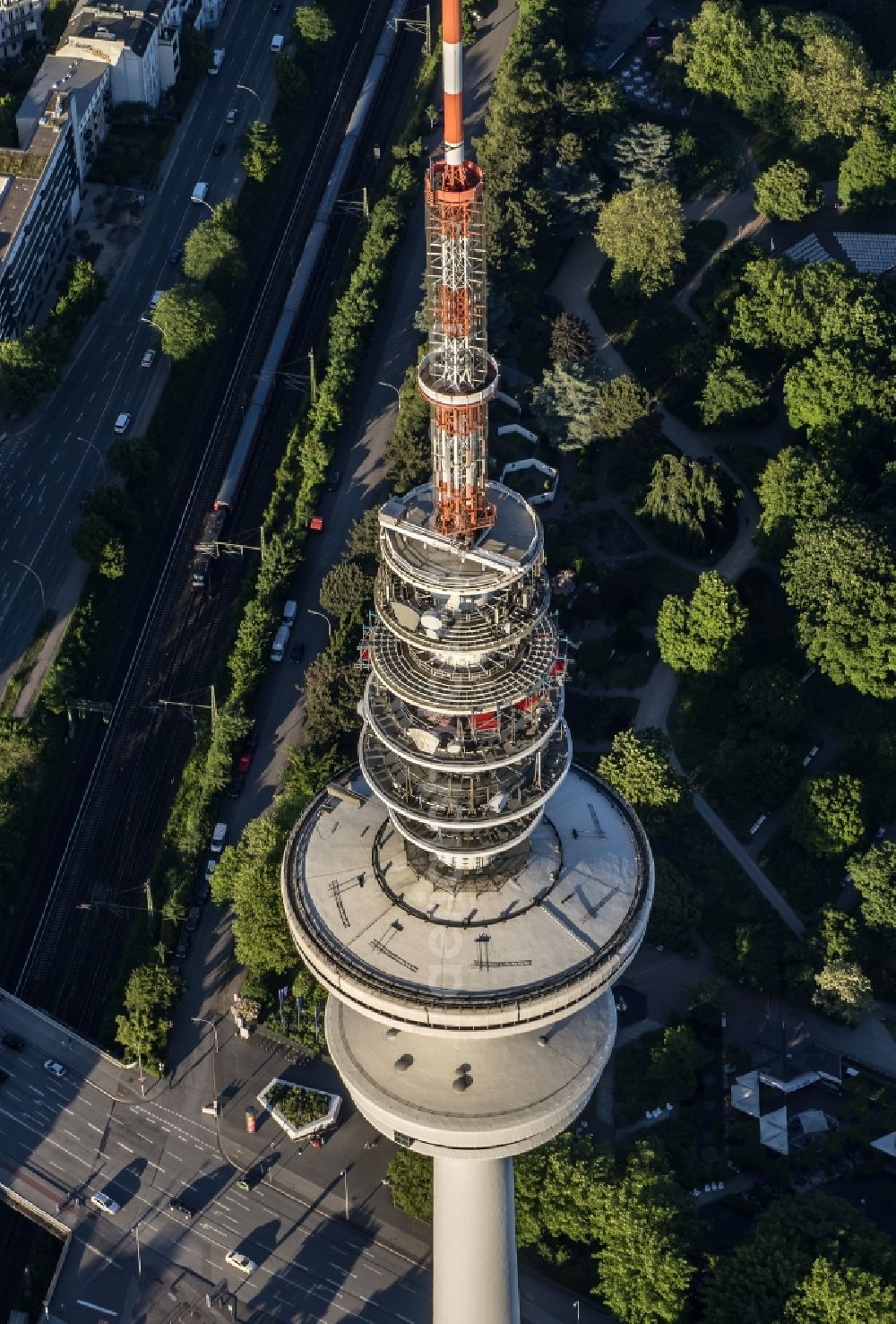 Aerial image Hamburg - View of the Heinrich-Hertz-Turm in Hamburg. The 279m high tower, which is used for telecommunication and as broadcast station, was built from 1966 to 1968 and belongs to the Deutsche Funkturm GmbH. It is to remember the physicist Heinrich Hertz, who was born in Hamburg, and offers a rotating viewing and restaurant platform