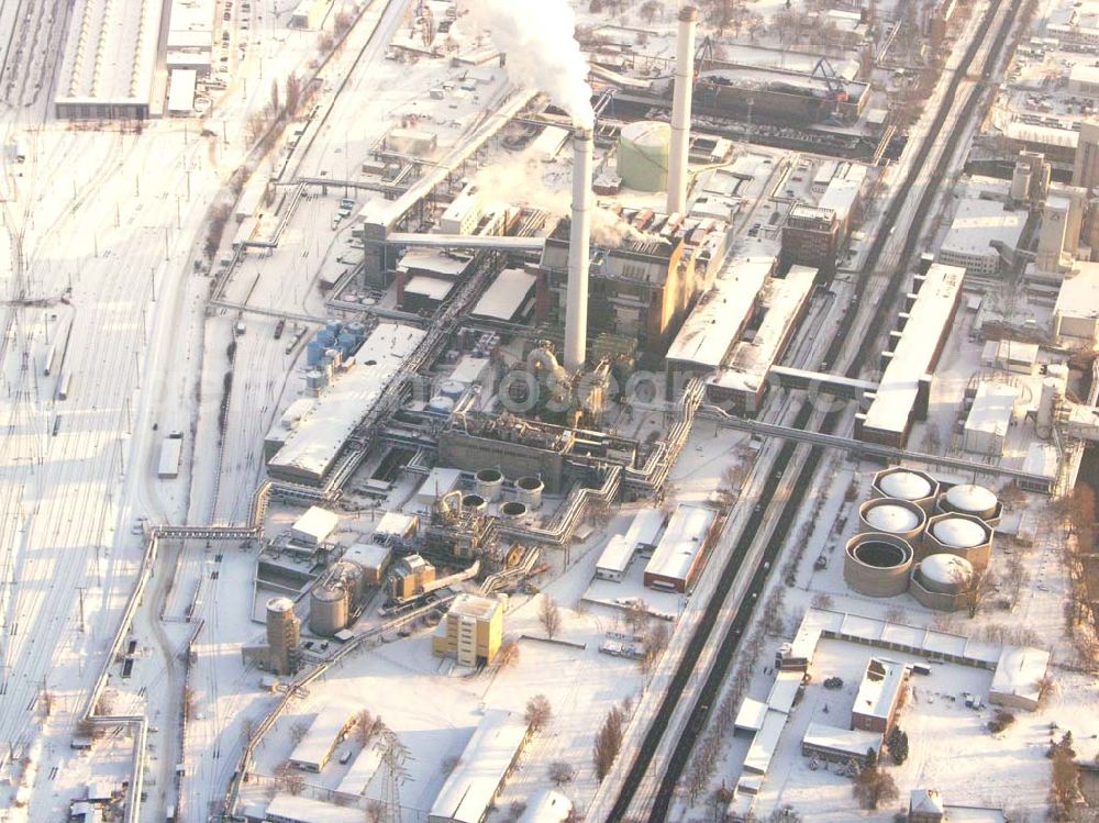 Aerial image Berlin - Rummelsburg - Ein Winterblick auf das Heizkraftwerk im Industriegebiet Rummelsburg.