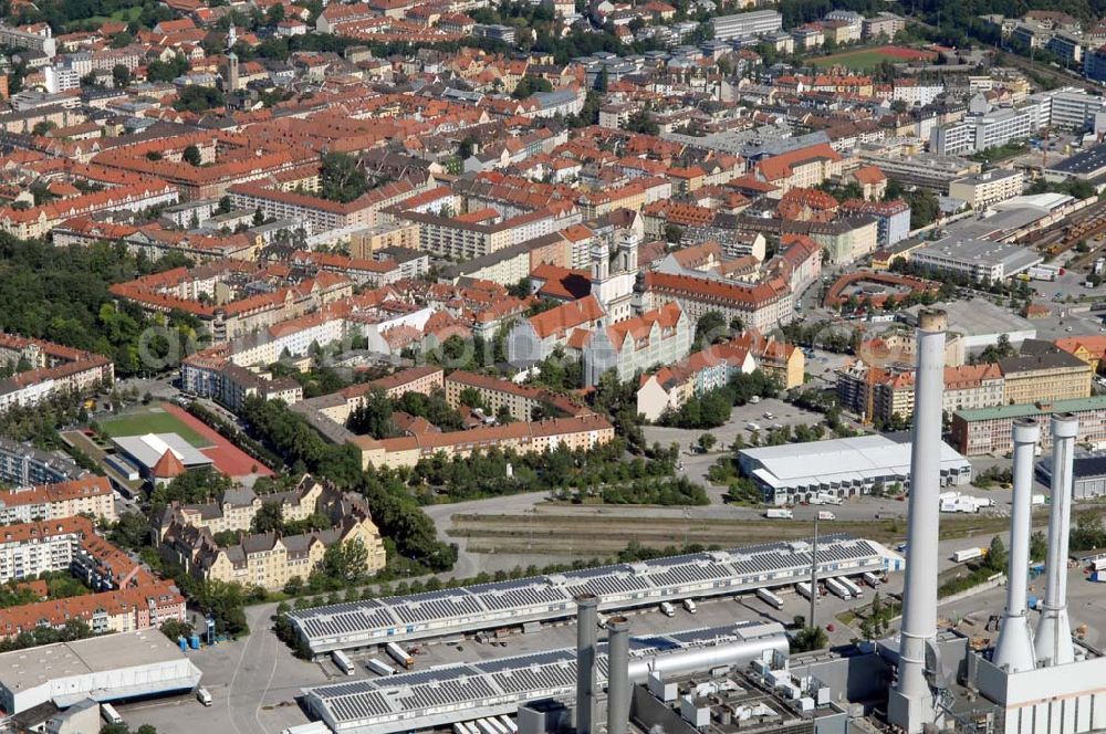 Aerial image München - Blick vom Heizkraftwerk Süd auf den Bezirk Sendling in München. Besonderheiten sind die beiden Türme der St. Korbinian Kirche und das Gelände der Großmarkthalle rechts von ihr. Munich 2007/07/14 View from the cogeneration plant over the district Sendling in Munich. Mentionable are the steeples of the St. Korbinian church and the market hall to the right.