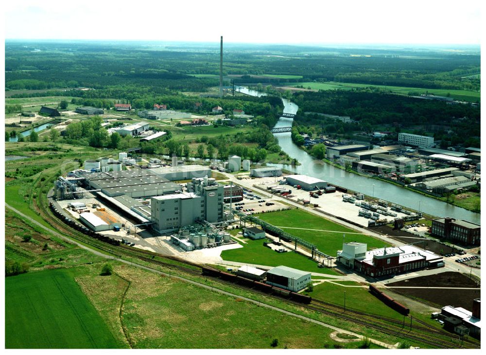 Genthin / Sachsen-Anhalt from the bird's eye view: Blick auf die HENKEL-Werke in Genthin - Waschmittelwerk der HENKEL AG (SPEE-Werk) in Genthin - Sachsen - Anhalt. Postanschrift: Ziegeleistraße 56, 39307 Genthin oder Postfach 11 43, 39301 Genthin,Tel.: ++49 (0) 39 33 8 85-0, Fax: ++49 (0) 39 33 8 85-2 01