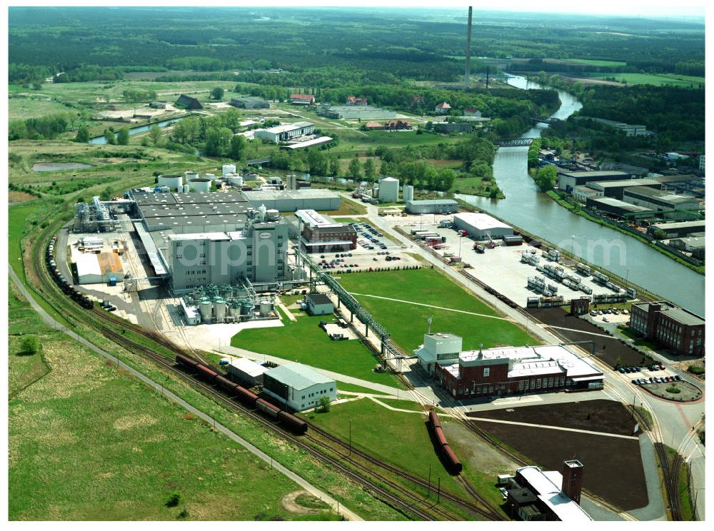 Aerial image Genthin / Sachsen-Anhalt - Blick auf die HENKEL-Werke in Genthin - Waschmittelwerk der HENKEL AG (SPEE-Werk) in Genthin - Sachsen - Anhalt. Postanschrift: Ziegeleistraße 56, 39307 Genthin oder Postfach 11 43, 39301 Genthin,Tel.: ++49 (0) 39 33 8 85-0, Fax: ++49 (0) 39 33 8 85-2 01