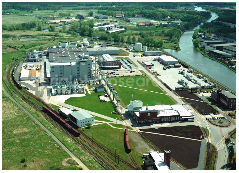 Aerial photograph Genthin / Sachsen-Anhalt - Blick auf die HENKEL-Werke in Genthin - Waschmittelwerk der HENKEL AG (SPEE-Werk) in Genthin - Sachsen - Anhalt. Postanschrift: Ziegeleistraße 56, 39307 Genthin oder Postfach 11 43, 39301 Genthin,Tel.: ++49 (0) 39 33 8 85-0, Fax: ++49 (0) 39 33 8 85-2 01