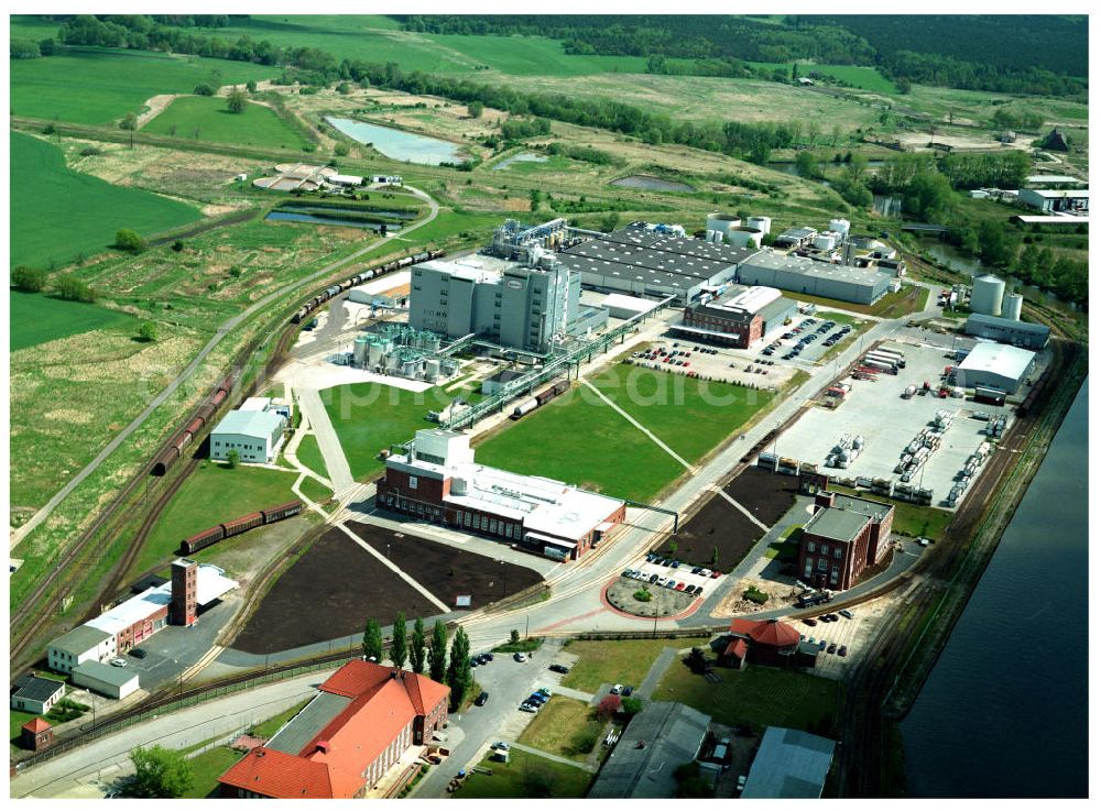 Aerial photograph Genthin / Sachsen-Anhalt - Blick auf die HENKEL-Werke in Genthin - Waschmittelwerk der HENKEL AG (SPEE-Werk) in Genthin - Sachsen - Anhalt. Postanschrift: Ziegeleistraße 56, 39307 Genthin oder Postfach 11 43, 39301 Genthin,Tel.: ++49 (0) 39 33 8 85-0, Fax: ++49 (0) 39 33 8 85-2 01