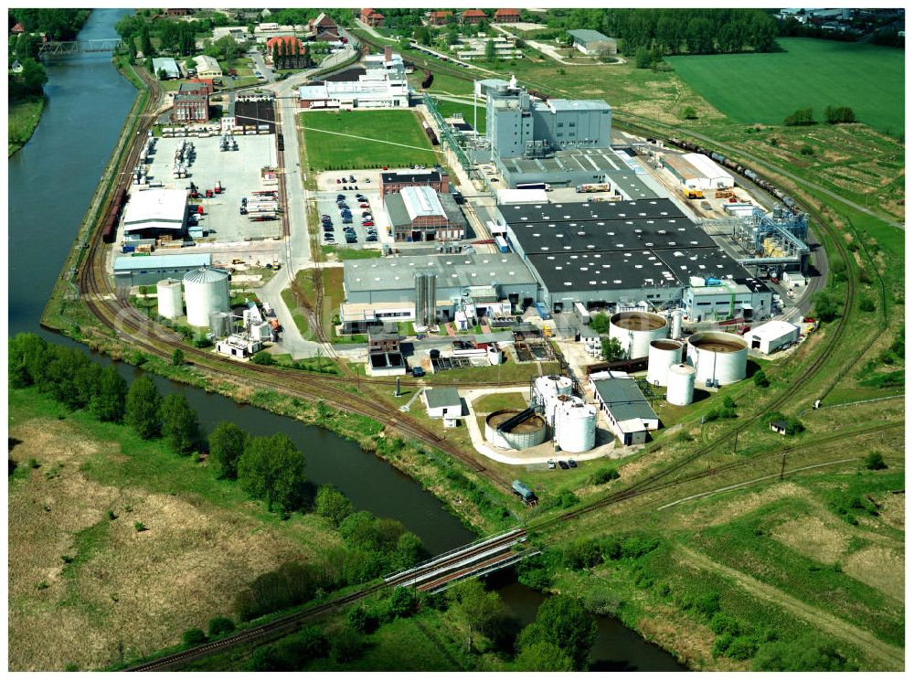 Genthin / Sachsen-Anhalt from the bird's eye view: Blick auf die HENKEL-Werke in Genthin - Waschmittelwerk der HENKEL AG (SPEE-Werk) in Genthin - Sachsen - Anhalt. Postanschrift: Ziegeleistraße 56, 39307 Genthin oder Postfach 11 43, 39301 Genthin,Tel.: ++49 (0) 39 33 8 85-0, Fax: ++49 (0) 39 33 8 85-2 01