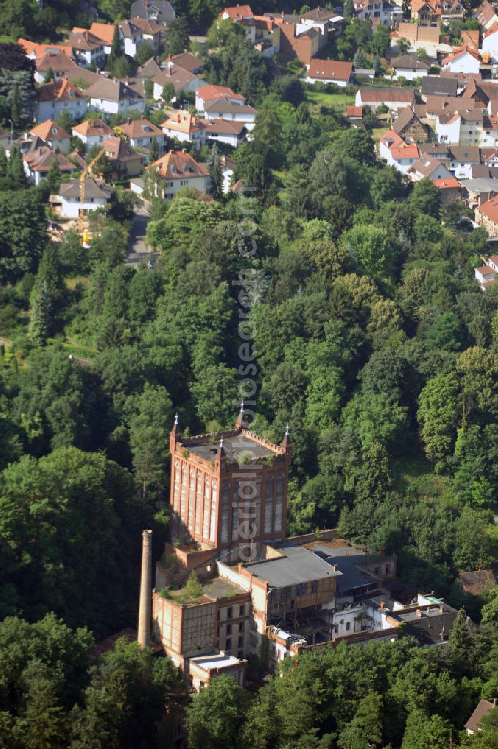 Aerial image Weinheim - Blick auf die Hildebrand'sche Untere Mühle in Weinheim. Sie ist die älteste der sechs Weinheimer Mühlen und ist wahrscheinlich schon zur Römerzeit entstanden. Seit 1845 hat sie ihren heutigen Namen und wurde bald zu einer vollautomatischen Großmühle ausgebaut. Bis heute versorgt sie 100 Haushalte mit grünem Strom per Wasserkraft. Kontakt: Stadtverwaltung Weinheim Obertorstrasse 9, 69449 Weinheim, Tel. +49 (0)6201 82 0, Fax (0)6201 82 268, rathaus@weinheim.de