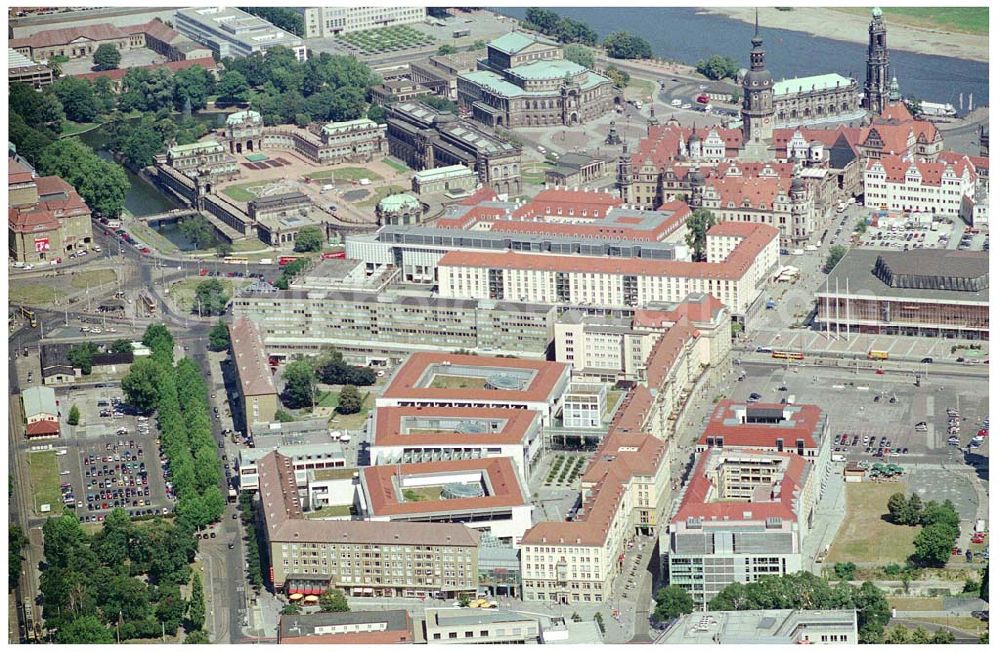 Aerial image Dresden - 10.08.2004, Dresden Blick auf die historische Altstadt Dresdens. Nach der Zerstörung im zweiten Weltkrieg wurde die Altstadt mit Vollendung der Frauenkirche wieder komplett aufgebaut.