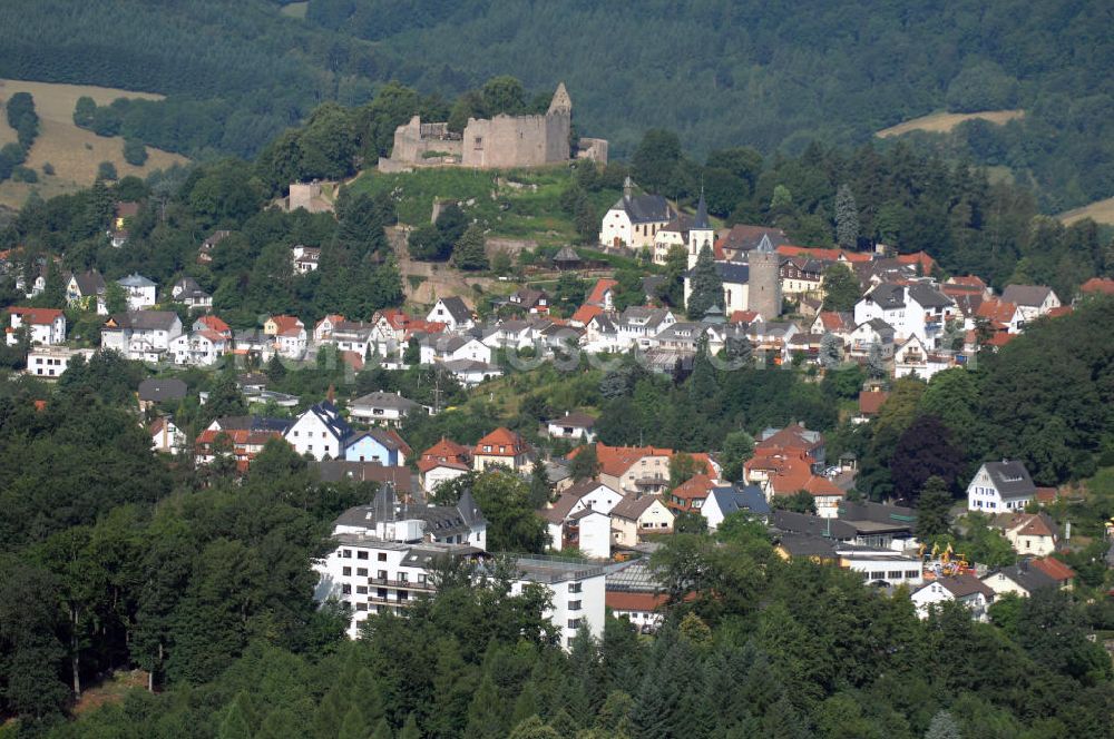 Aerial photograph Lindenfels - Blick auf historische Bauten in Lindenfels. Der heilklimatische Kurort, auch Perle des Odenwalds genannt, liegt im südhessischen Odenwald und ist eingebettet in eine Berglandschaft mit vielen Wäldern. Im Hintergrund steht die Bergruine Lindenfels, davor sind die evangelische Kirche und der Bürgerturm erkennbar. Kontakt: Stadtverwaltung, Burgstraße 39, 64678 Lindenfels, Tel. (0)6255 306 0, Fax (0)6255 306 88, eMail rathaus@lindenfels.de