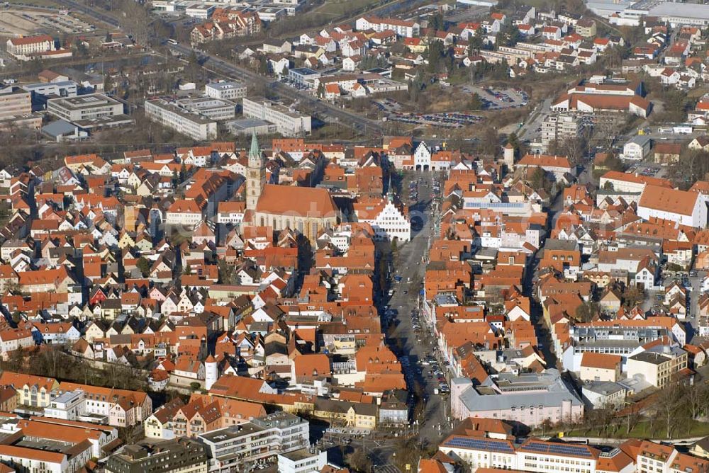 Neumarkt from above - , Blick auf den historischen Stadtkern von Neumarkt in der Oberpfalz. Zu sehen sind unter an derem die Pfarrkirche St. Johannes, das Rathaus, der Schuldturm und das Untere Tor. Es ist Teil der Stadtbefestigung aus dem 13. Jahrhundert. Katholisches Pfarramt, Hallertorstraße 24, 92318 Neumarkt, Tel: 09181/ 905956, Fax: 09181/ 220277, E-mail: st.johannes.nm@bistum-eichstaett.de Stadt Neumarkt, Rathausplatz 1, 92318 Neumarkt, Tel: 09181/25 50, Fax: 09181/25 51 95 E-Mail: info@neumarkt.de