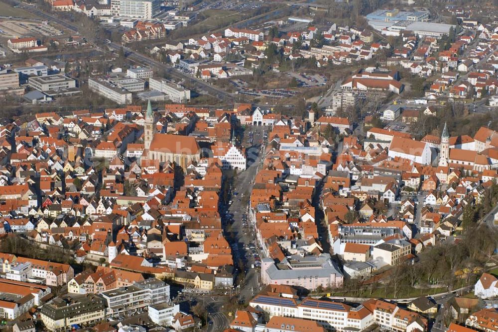 Neumarkt from the bird's eye view: , Blick auf den historischen Stadtkern von Neumarkt in der Oberpfalz. Zu sehen sind unter an derem die Pfarrkirche St. Johannes, das Rathaus, der Schuldturm und das Untere Tor. Es ist Teil der Stadtbefestigung aus dem 13. Jahrhundert. Katholisches Pfarramt, Hallertorstraße 24, 92318 Neumarkt, Tel: 09181/ 905956, Fax: 09181/ 220277, E-mail: st.johannes.nm@bistum-eichstaett.de Stadt Neumarkt, Rathausplatz 1, 92318 Neumarkt, Tel: 09181/25 50, Fax: 09181/25 51 95 E-Mail: info@neumarkt.de