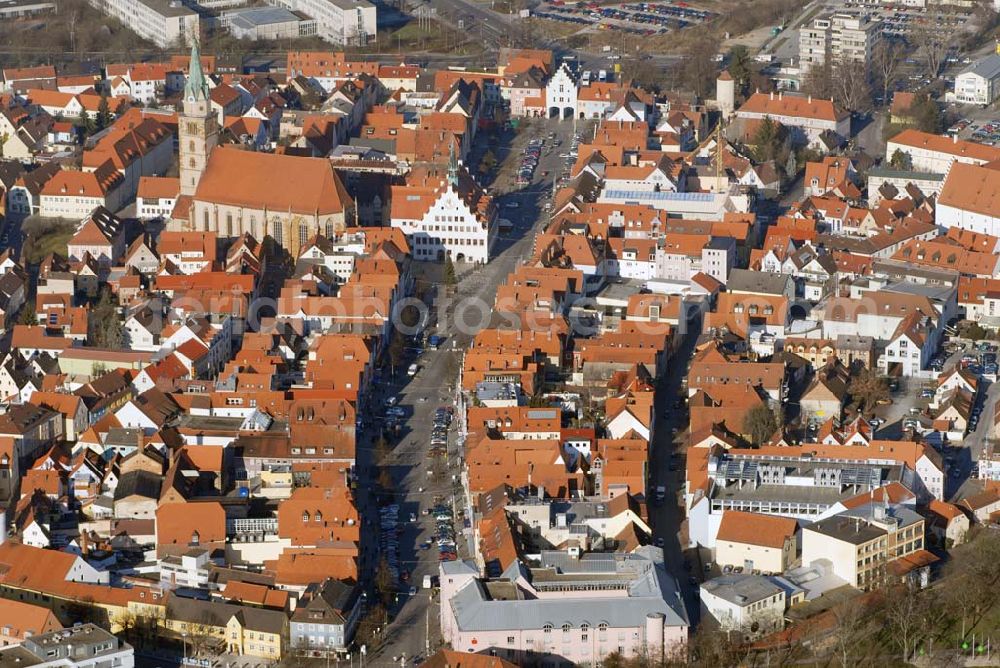 Aerial image Neumarkt - , Blick auf den historischen Stadtkern von Neumarkt in der Oberpfalz. Zu sehen sind unter an derem die Pfarrkirche St. Johannes, das Rathaus, der Schuldturm und das Untere Tor. Es ist Teil der Stadtbefestigung aus dem 13. Jahrhundert. Katholisches Pfarramt, Hallertorstraße 24, 92318 Neumarkt, Tel: 09181/ 905956, Fax: 09181/ 220277, E-mail: st.johannes.nm@bistum-eichstaett.de Stadt Neumarkt, Rathausplatz 1, 92318 Neumarkt, Tel: 09181/25 50, Fax: 09181/25 51 95 E-Mail: info@neumarkt.de