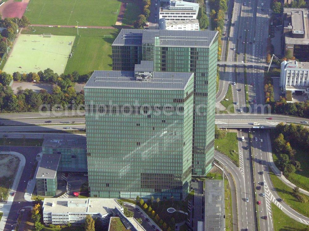 Aerial image München / Bayern - 11.10.2005 Blick auf das Hochhaus Ensemble am Münchner Tor Das Gebäudeensemble besteht aus zwei Hoch hausscheiben mit 28 respektive 33 Geschossen, einem Hotel und einem weiteren 5-geschossigen Bürogebäude. Der Büro-und Hotelgebäudekomplex liegt in einer exponierten Lage und bildet das nördlicheTor von München.Bauherr: Bürozentrum Parkstadt München-Schwabing KG, Ammerland Energiekonzept, Bauphysik, TRANSPLAN Technik-Bauplanung GmbH, Stuttgart Architekten: Murphy/Jahn,