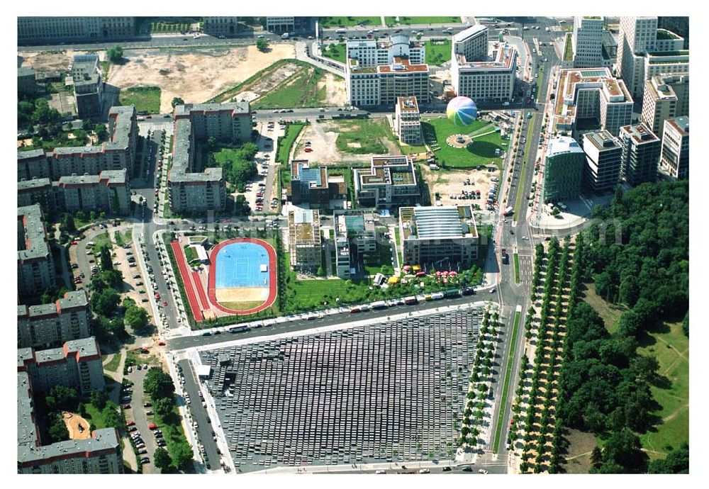 Aerial image Berlin - Blick auf das Holocaust Denkmal, die Ministergärten und den Potsdamer Platz in Berlin-Mitte