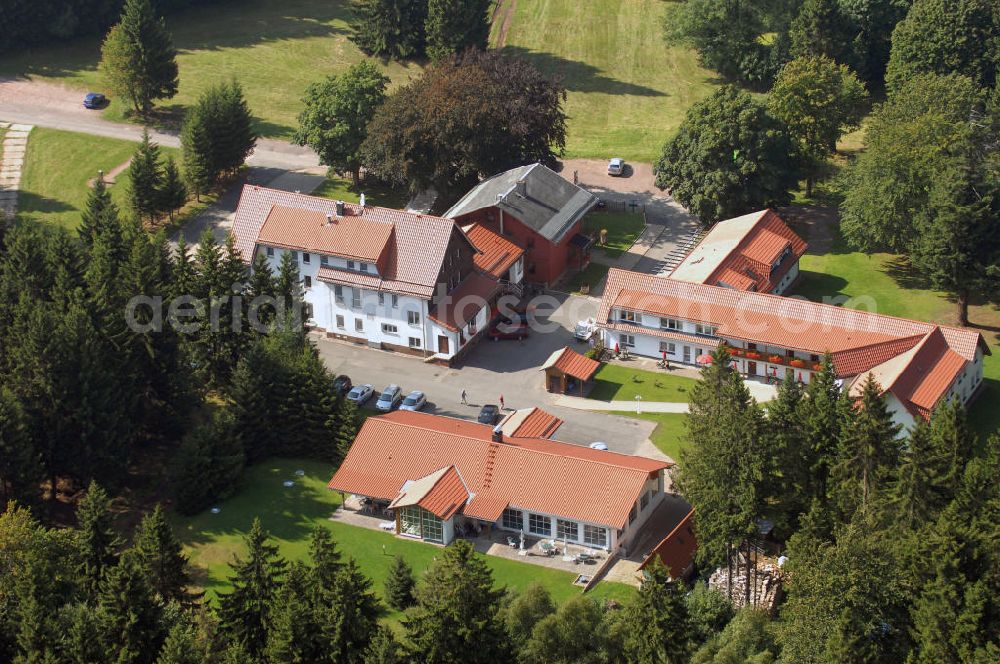 Friedrichroda from the bird's eye view: Blick auf ein Hotel und Berggasthof im Thüringer Wald bei Friedrichroda. Das Hotel Tanzbuche liegt auf 720 Metern Höhe und verfügt über ein Hallenbad mit Sauna, Biosauna, Dampfbad und Solarium. Kontakt: Auf dem Höhenberg, 99894 Friedrichroda, Tel. +49 (0)3623 369900, Fax +49 (0)3623 369943