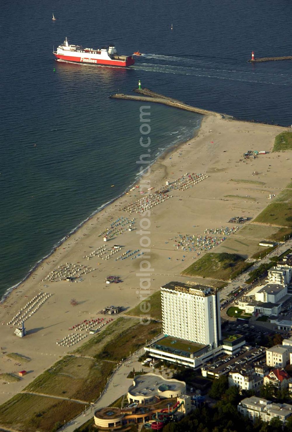 Aerial photograph Rostock - Warnemünde - Warnemünde:Blick auf das Hotel NEPTUN Seestraße 19; 18119 Warnemünde: Tel. 0381/ 777 871; Fax. 0381/ 777 400; E-Mail: SilkeGreven@hotel-neptun.de