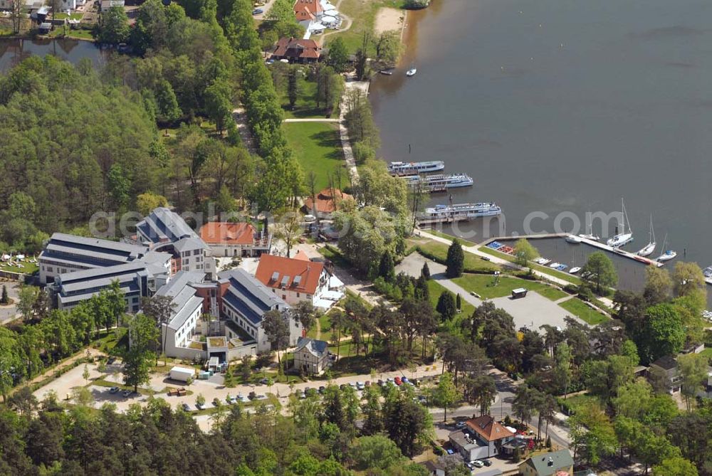 Bad Saarow am Scharmützelsee (Brandenburg) from the bird's eye view: Blick auf die Hotelanlage Hotel Esplanade Resort & Spa im Kurort Bad Saarow am Scharmützelsee (Brandenburg). Zum Gelände gehören u.a. mehrere Restaurants, Swimming Pools und ein kleiner Hafen. Kontakt: Hotel Esplanade Bad Saarow GmbH, Seestraße 49, 15526 Bad Saarow, Tel: +49 (0)33631.432 - 0, Fax: +49 (0)33631.432 - 82 22, info@esplanade-resort.de,