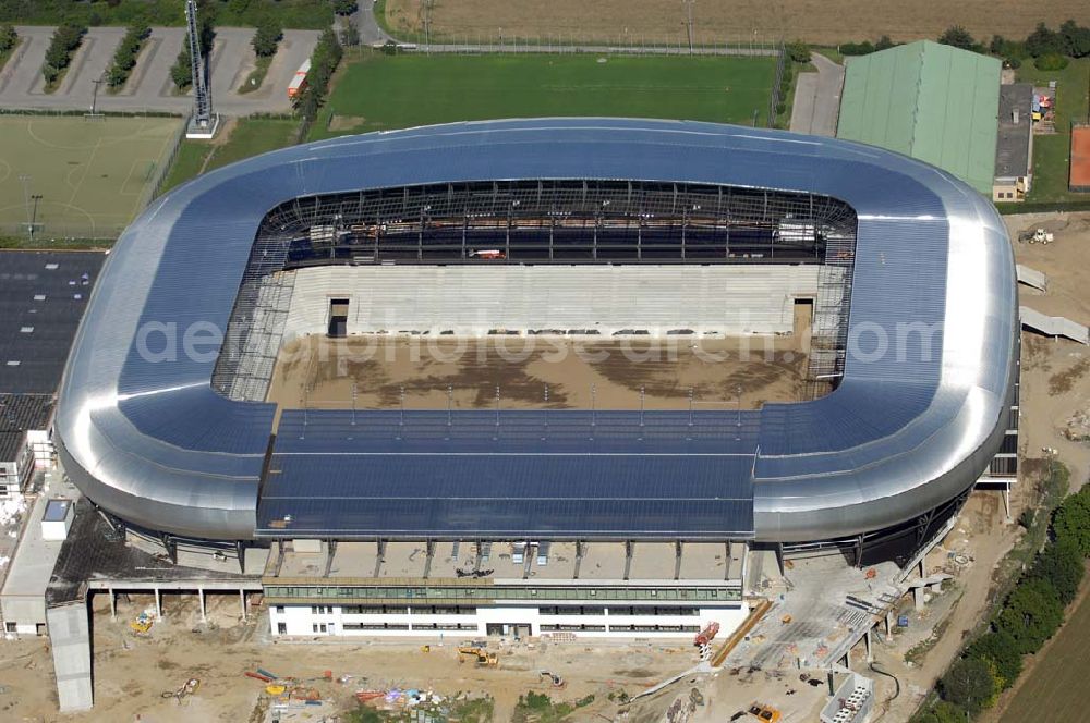 Klagenfurt from the bird's eye view: Die Hypo-Arena ist das derzeit in Bau befindliche Fußballstadion der Stadt Klagenfurt (Kärnten). Das heftig umstrittene Stadion wird für die in Klagenfurt stattfindenden Vorausscheidungsspiele der Fußball-Europameisterschaft 2008 errichtet und soll in späterer Folge als Heimstadion für den SK Austria Kärnten dienen. Es befindet sich im Stadtteil Waidmannsdorf an der Umfahrungsstraße Südring.