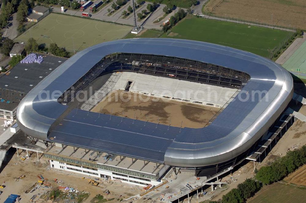 Klagenfurt from above - Die Hypo-Arena ist das derzeit in Bau befindliche Fußballstadion der Stadt Klagenfurt (Kärnten). Das heftig umstrittene Stadion wird für die in Klagenfurt stattfindenden Vorausscheidungsspiele der Fußball-Europameisterschaft 2008 errichtet und soll in späterer Folge als Heimstadion für den SK Austria Kärnten dienen. Es befindet sich im Stadtteil Waidmannsdorf an der Umfahrungsstraße Südring.