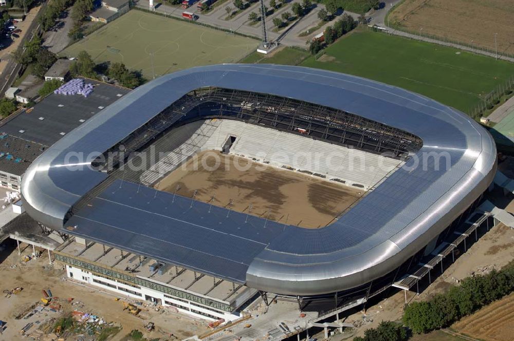 Klagenfurt from the bird's eye view: Die Hypo-Arena ist das derzeit in Bau befindliche Fußballstadion der Stadt Klagenfurt (Kärnten). Das heftig umstrittene Stadion wird für die in Klagenfurt stattfindenden Vorausscheidungsspiele der Fußball-Europameisterschaft 2008 errichtet und soll in späterer Folge als Heimstadion für den SK Austria Kärnten dienen. Es befindet sich im Stadtteil Waidmannsdorf an der Umfahrungsstraße Südring.