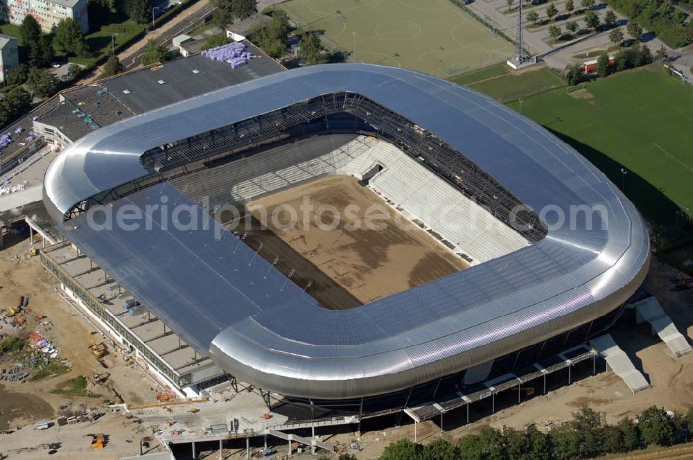 Klagenfurt from above - Die Hypo-Arena ist das derzeit in Bau befindliche Fußballstadion der Stadt Klagenfurt (Kärnten). Das heftig umstrittene Stadion wird für die in Klagenfurt stattfindenden Vorausscheidungsspiele der Fußball-Europameisterschaft 2008 errichtet und soll in späterer Folge als Heimstadion für den SK Austria Kärnten dienen. Es befindet sich im Stadtteil Waidmannsdorf an der Umfahrungsstraße Südring.