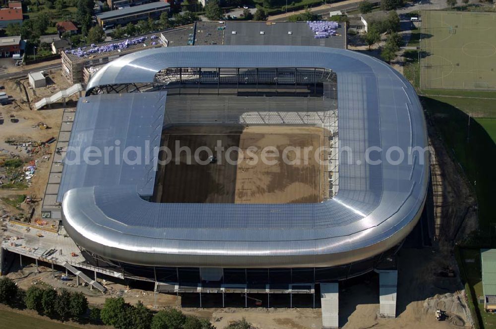 Klagenfurt from the bird's eye view: Die Hypo-Arena ist das derzeit in Bau befindliche Fußballstadion der Stadt Klagenfurt (Kärnten). Das heftig umstrittene Stadion wird für die in Klagenfurt stattfindenden Vorausscheidungsspiele der Fußball-Europameisterschaft 2008 errichtet und soll in späterer Folge als Heimstadion für den SK Austria Kärnten dienen. Es befindet sich im Stadtteil Waidmannsdorf an der Umfahrungsstraße Südring.