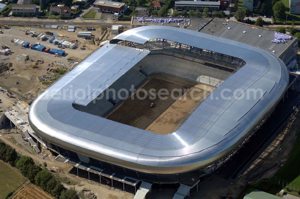 Klagenfurt from above - Die Hypo-Arena ist das derzeit in Bau befindliche Fußballstadion der Stadt Klagenfurt (Kärnten). Das heftig umstrittene Stadion wird für die in Klagenfurt stattfindenden Vorausscheidungsspiele der Fußball-Europameisterschaft 2008 errichtet und soll in späterer Folge als Heimstadion für den SK Austria Kärnten dienen. Es befindet sich im Stadtteil Waidmannsdorf an der Umfahrungsstraße Südring.