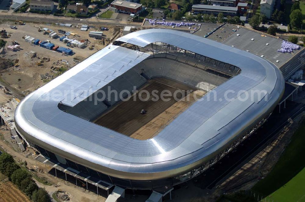 Klagenfurt from the bird's eye view: Die Hypo-Arena ist das derzeit in Bau befindliche Fußballstadion der Stadt Klagenfurt (Kärnten). Das heftig umstrittene Stadion wird für die in Klagenfurt stattfindenden Vorausscheidungsspiele der Fußball-Europameisterschaft 2008 errichtet und soll in späterer Folge als Heimstadion für den SK Austria Kärnten dienen. Es befindet sich im Stadtteil Waidmannsdorf an der Umfahrungsstraße Südring.