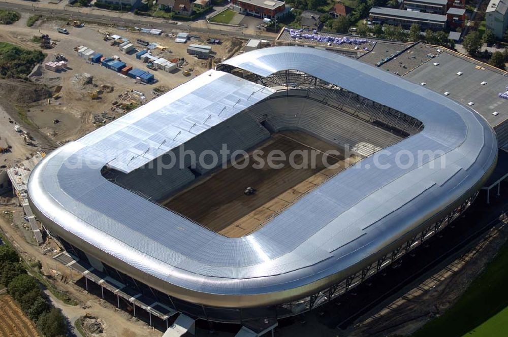 Klagenfurt from above - Die Hypo-Arena ist das derzeit in Bau befindliche Fußballstadion der Stadt Klagenfurt (Kärnten). Das heftig umstrittene Stadion wird für die in Klagenfurt stattfindenden Vorausscheidungsspiele der Fußball-Europameisterschaft 2008 errichtet und soll in späterer Folge als Heimstadion für den SK Austria Kärnten dienen. Es befindet sich im Stadtteil Waidmannsdorf an der Umfahrungsstraße Südring.