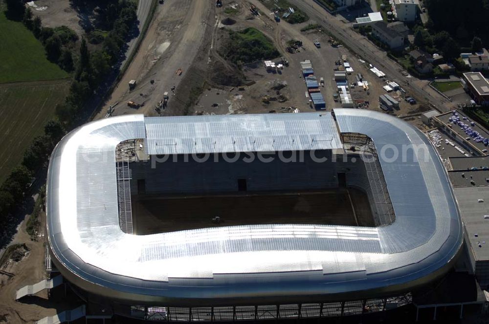 Klagenfurt from above - Die Hypo-Arena ist das derzeit in Bau befindliche Fußballstadion der Stadt Klagenfurt (Kärnten). Das heftig umstrittene Stadion wird für die in Klagenfurt stattfindenden Vorausscheidungsspiele der Fußball-Europameisterschaft 2008 errichtet und soll in späterer Folge als Heimstadion für den SK Austria Kärnten dienen. Es befindet sich im Stadtteil Waidmannsdorf an der Umfahrungsstraße Südring.