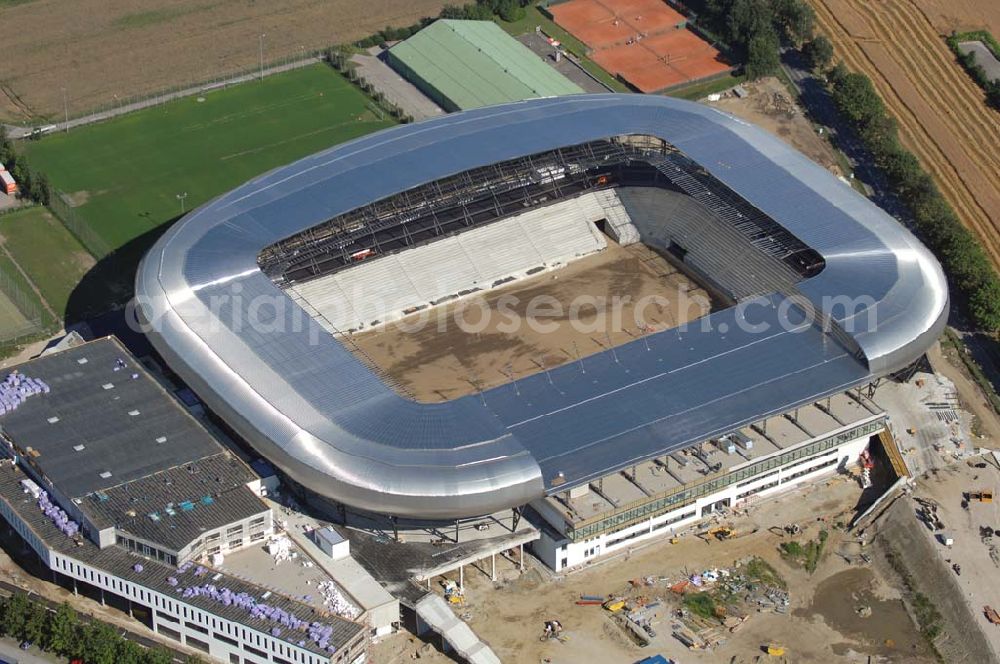 Klagenfurt from above - Die Hypo-Arena ist das derzeit in Bau befindliche Fußballstadion der Stadt Klagenfurt (Kärnten). Das heftig umstrittene Stadion wird für die in Klagenfurt stattfindenden Vorausscheidungsspiele der Fußball-Europameisterschaft 2008 errichtet und soll in späterer Folge als Heimstadion für den SK Austria Kärnten dienen. Es befindet sich im Stadtteil Waidmannsdorf an der Umfahrungsstraße Südring.