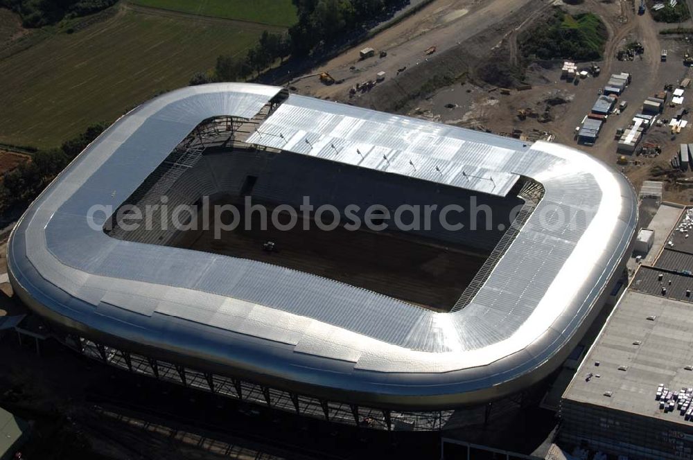 Klagenfurt from the bird's eye view: Die Hypo-Arena ist das derzeit in Bau befindliche Fußballstadion der Stadt Klagenfurt (Kärnten). Das heftig umstrittene Stadion wird für die in Klagenfurt stattfindenden Vorausscheidungsspiele der Fußball-Europameisterschaft 2008 errichtet und soll in späterer Folge als Heimstadion für den SK Austria Kärnten dienen. Es befindet sich im Stadtteil Waidmannsdorf an der Umfahrungsstraße Südring.