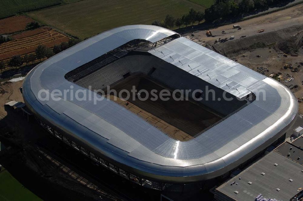 Klagenfurt from above - Die Hypo-Arena ist das derzeit in Bau befindliche Fußballstadion der Stadt Klagenfurt (Kärnten). Das heftig umstrittene Stadion wird für die in Klagenfurt stattfindenden Vorausscheidungsspiele der Fußball-Europameisterschaft 2008 errichtet und soll in späterer Folge als Heimstadion für den SK Austria Kärnten dienen. Es befindet sich im Stadtteil Waidmannsdorf an der Umfahrungsstraße Südring.