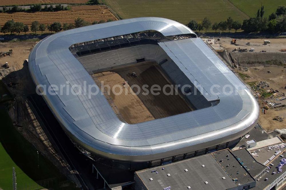 Klagenfurt from above - Die Hypo-Arena ist das derzeit in Bau befindliche Fußballstadion der Stadt Klagenfurt (Kärnten). Das heftig umstrittene Stadion wird für die in Klagenfurt stattfindenden Vorausscheidungsspiele der Fußball-Europameisterschaft 2008 errichtet und soll in späterer Folge als Heimstadion für den SK Austria Kärnten dienen. Es befindet sich im Stadtteil Waidmannsdorf an der Umfahrungsstraße Südring.