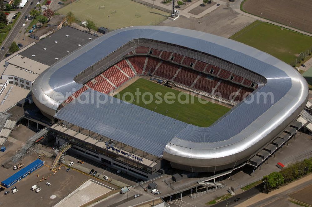 Aerial photograph Klagenfurt - Die Hypo Group Arena (traditionell Wörtherseestadion) ist ein österreichisches Fußballstadion im Klagenfurter Stadtteil Waidmannsdorf. Es ist das Heimstadion des Bundesligisten SK Austria Kärnten und für 12.500 Personen konzipiert. Als Austragungsort der Fußball Europameisterschaft 2008 wird es kurzfristig 32.000 Zuschauer aufnehmen können. Weitere Teile des angrenzenden Sportparks sind ein Ballsportkompetenzzentrum, eine Fußballakademie, Kletterwände, Ruderbecken und eine Leichtathletikanlage.