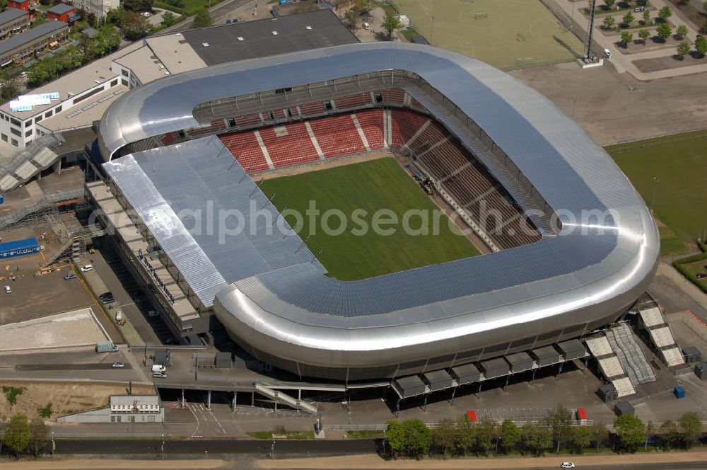 Aerial image Klagenfurt - Die Hypo Group Arena (traditionell Wörtherseestadion) ist ein österreichisches Fußballstadion im Klagenfurter Stadtteil Waidmannsdorf. Es ist das Heimstadion des Bundesligisten SK Austria Kärnten und für 12.500 Personen konzipiert. Als Austragungsort der Fußball Europameisterschaft 2008 wird es kurzfristig 32.000 Zuschauer aufnehmen können. Weitere Teile des angrenzenden Sportparks sind ein Ballsportkompetenzzentrum, eine Fußballakademie, Kletterwände, Ruderbecken und eine Leichtathletikanlage.