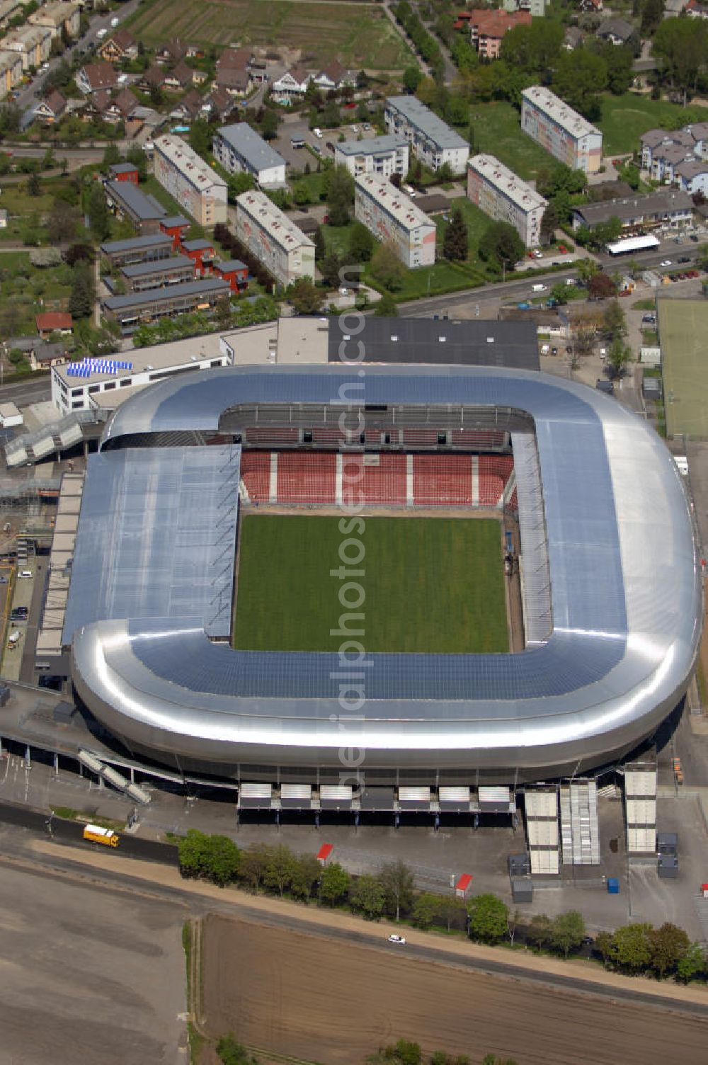 Aerial photograph Klagenfurt - Die Hypo Group Arena (traditionell Wörtherseestadion) ist ein österreichisches Fußballstadion im Klagenfurter Stadtteil Waidmannsdorf. Es ist das Heimstadion des Bundesligisten SK Austria Kärnten und für 12.500 Personen konzipiert. Als Austragungsort der Fußball Europameisterschaft 2008 wird es kurzfristig 32.000 Zuschauer aufnehmen können. Weitere Teile des angrenzenden Sportparks sind ein Ballsportkompetenzzentrum, eine Fußballakademie, Kletterwände, Ruderbecken und eine Leichtathletikanlage.