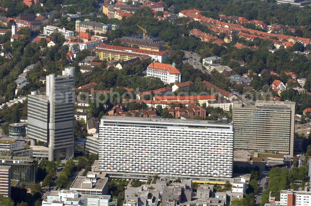 München from the bird's eye view: Man kann die an der Arabellastraße gelegene HypoVereinsbank und das Arabella Sheraldon im Vordergrund erkennen. Im Hintergrund links kann man auch den Bundesfinanzhof sehen. Adresse: Arabella Sheraton Hotel, Arabellastrasse 6, 81925 München, Tel.: (89) 92320 Adresse: Hypo Vereinsbank, Richard- Strauß- Straße 71, 81925 München