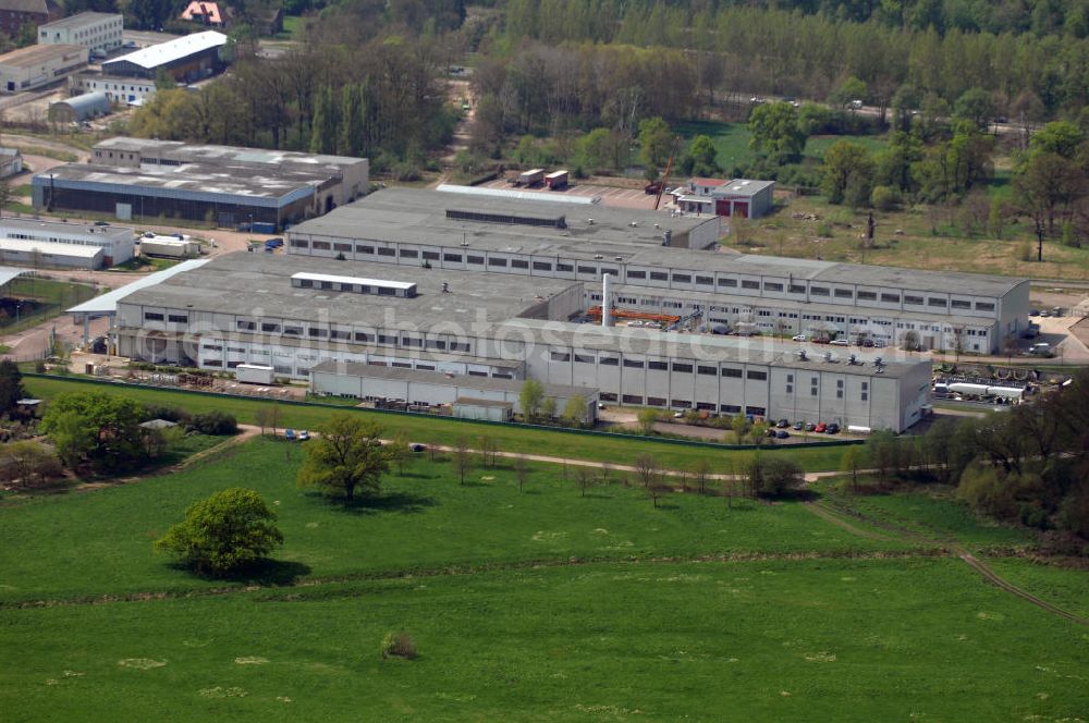 Dessau from the bird's eye view: Blick auf das Industriegelände des ehemaligen VEB Waggonbau Dessau. Der VEB Waggonbau Dessau war einer der größten Hersteller von Schienenfahrzeug-Waggons in der ehemaligen DDR und einer der größten Hersteller von Kühlwaggons in der Welt. Am 24. Juli 1990 erfolgte die Eintragung als Waggonbau Dessau GmbH in das Handelsregister. Zum 1. Juli 1995 erfolgte die Schließung der Waggonbau Dessau GmbH. Als Nachfolgeeinrichtungen entstanden auf dem Gelände die Fahrzeugtechnik Dessau, die als Nachfolgeunternehmen ca. 200 Mitarbeiter übernahm, ein Industriepark sowie eine Qualifizierungsgesellschaft. Kontakt: FTD Fahrzeugtechnik Dessau AG i.I., 06844 Dessau-Roßlau, Am Waggonbau 11, Tel. +49 (0)340 25 370, Fax +49 (0)340 25 37105, EMail zentrale@fahrzeugtechnik-dessau.de