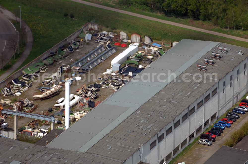 Aerial image Dessau - Blick auf das Industriegelände des ehemaligen VEB Waggonbau Dessau. Der VEB Waggonbau Dessau war einer der größten Hersteller von Schienenfahrzeug-Waggons in der ehemaligen DDR und einer der größten Hersteller von Kühlwaggons in der Welt. Am 24. Juli 1990 erfolgte die Eintragung als Waggonbau Dessau GmbH in das Handelsregister. Zum 1. Juli 1995 erfolgte die Schließung der Waggonbau Dessau GmbH. Als Nachfolgeeinrichtungen entstanden auf dem Gelände die Fahrzeugtechnik Dessau, die als Nachfolgeunternehmen ca. 200 Mitarbeiter übernahm, ein Industriepark sowie eine Qualifizierungsgesellschaft. Kontakt: FTD Fahrzeugtechnik Dessau AG i.I., 06844 Dessau-Roßlau, Am Waggonbau 11, Tel. +49 (0)340 25 370, Fax +49 (0)340 25 37105, EMail zentrale@fahrzeugtechnik-dessau.de