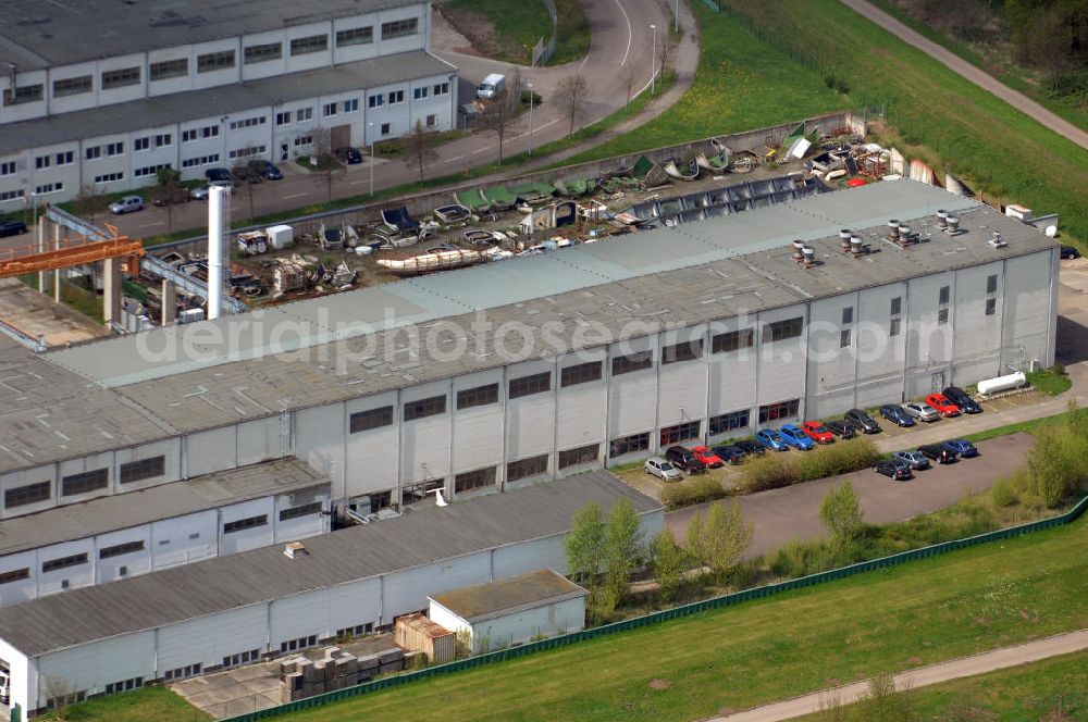 Dessau from the bird's eye view: Blick auf das Industriegelände des ehemaligen VEB Waggonbau Dessau. Der VEB Waggonbau Dessau war einer der größten Hersteller von Schienenfahrzeug-Waggons in der ehemaligen DDR und einer der größten Hersteller von Kühlwaggons in der Welt. Am 24. Juli 1990 erfolgte die Eintragung als Waggonbau Dessau GmbH in das Handelsregister. Zum 1. Juli 1995 erfolgte die Schließung der Waggonbau Dessau GmbH. Als Nachfolgeeinrichtungen entstanden auf dem Gelände die Fahrzeugtechnik Dessau, die als Nachfolgeunternehmen ca. 200 Mitarbeiter übernahm, ein Industriepark sowie eine Qualifizierungsgesellschaft. Kontakt: FTD Fahrzeugtechnik Dessau AG i.I., 06844 Dessau-Roßlau, Am Waggonbau 11, Tel. +49 (0)340 25 370, Fax +49 (0)340 25 37105, EMail zentrale@fahrzeugtechnik-dessau.de