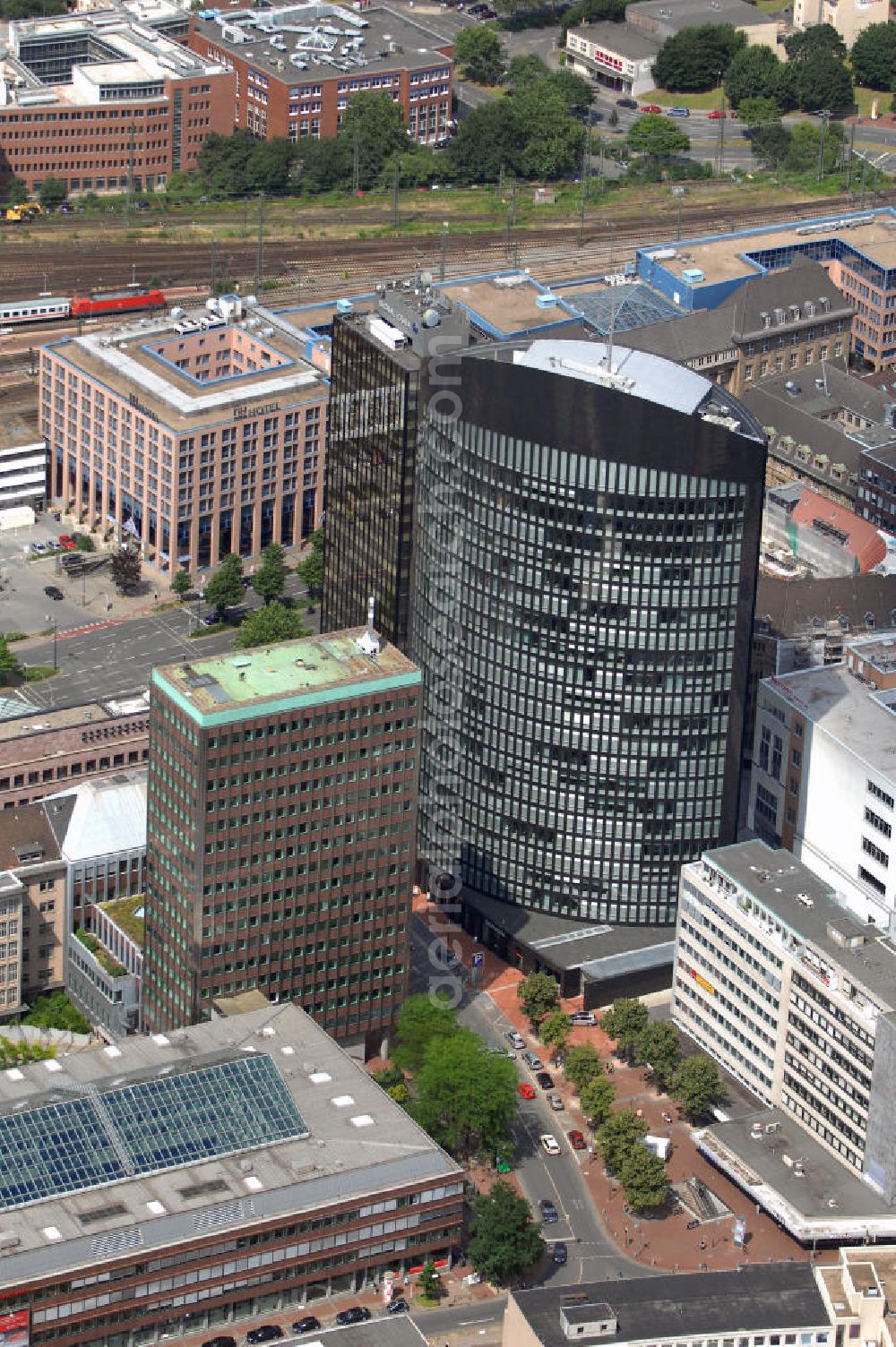 Dortmund from above - Blick auf die Innenstadt-West in Dortmund. Im Vordergrund befindet sich der Sitz der WestLB, dahinter der Sparkassen-Tower und der RWE-Tower.