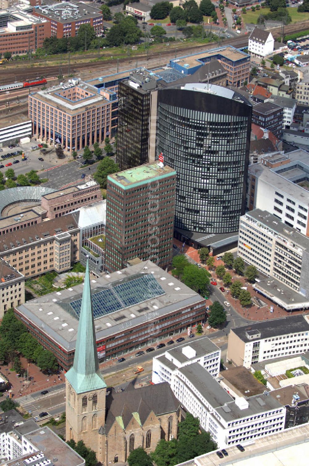 Dortmund from the bird's eye view: Blick auf die Innenstadt-West in Dortmund. Im Vordergrund steht die St.-Petri-Kirche. Diese ist eine evangelische, städtische westfälische Hallenkirche in hochgotischem Stil. Adresse: Petrikirchhof 7, 44137 Dortmund, Email buero@StPetriDo.de, Tel. +49 (0)231 721 4173, Fax +49 (0)231 530 7330; Dahinter befinden sich der Sitz der WestLB, der Sparkassen-Tower und der RWE-Tower.