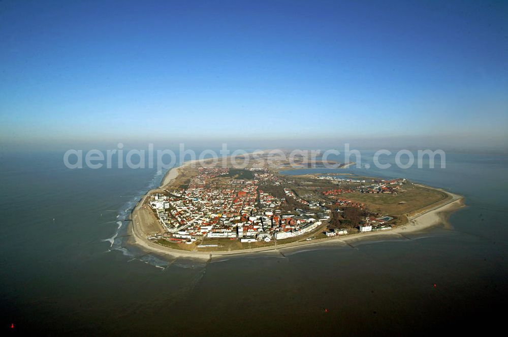 Aerial photograph Norderney - Blick auf die Stadt Norderney auf der gleichnamigen Insel. Norderney ist von Westen gesehen die dritte der sieben zu Niedersachsen gehörenden ostfriesischen Inseln, die in der Nordsee dem Festland vorgelagert sind. Im Süden der Insel erstreckt sich das Wattenmeer. View of the city of Norderney on the same-named island. Norderney is seen from the west, the third of seven East Frisian Islands belonging to Lower Saxony, which are upstream in the North Sea to the mainland. In the south of the island extends the Wadden Sea.