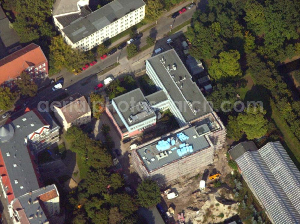 Aerial image Berlin-Lichtenberg - 05.10.2005: Neubau am Institut für Zoo- und Wildtierforschung (IZW) im Forschungsverbund Berlin e.V; Postfach 601103; 10252 Berlin; Telefon: (030) 51680; Fax: (030) 5126104