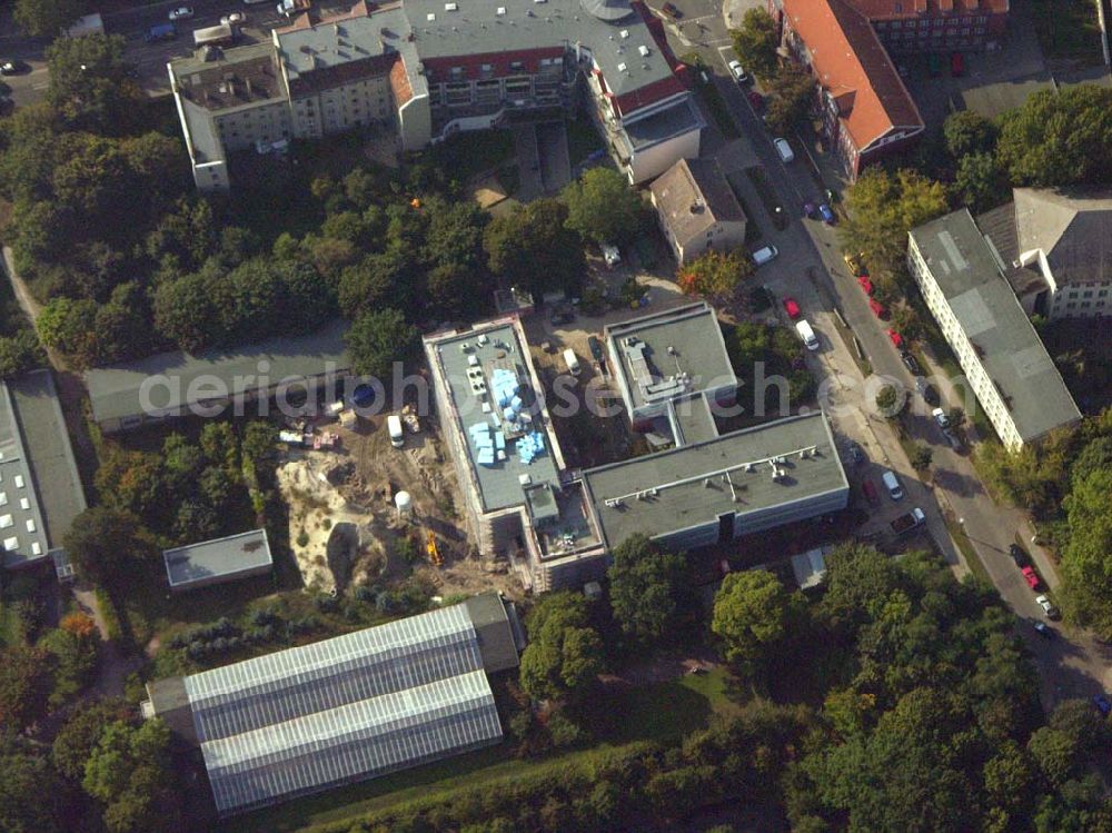 Aerial image Berlin-Lichtenberg - 05.10.2005: Neubau am Institut für Zoo- und Wildtierforschung (IZW) im Forschungsverbund Berlin e.V; Postfach 601103; 10252 Berlin; Telefon: (030) 51680; Fax: (030) 5126104