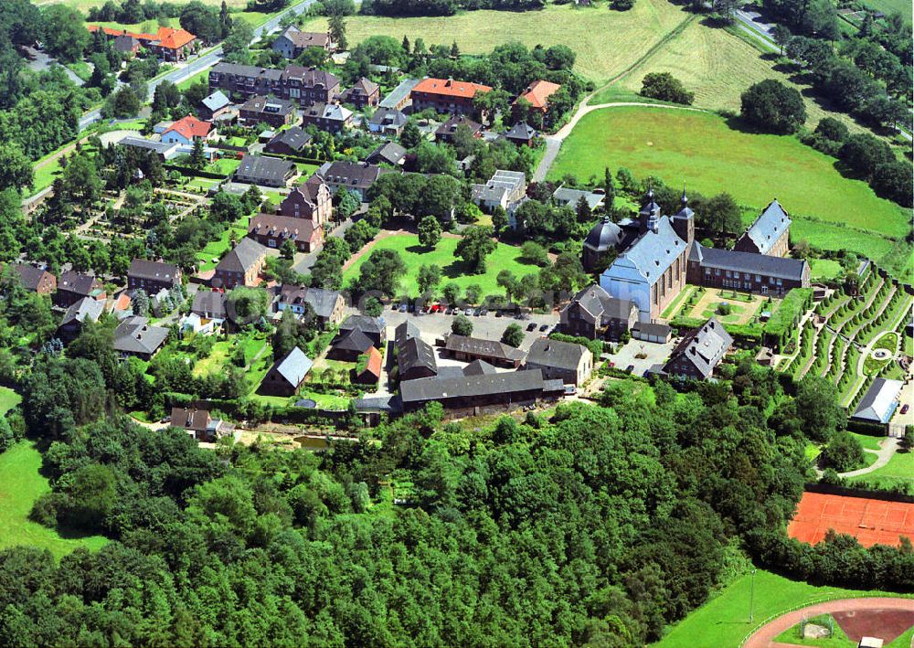 Kamp-Lintfort from the bird's eye view: Blick auf das 875 Jahre alter Zisterzienserkloster Kloster Kamp am Niederrhein. Cistercian monastery Kloster Kamp on the Lower Rhine.