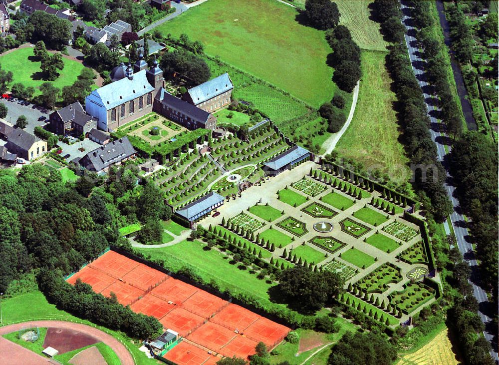 Aerial photograph Kamp-Lintfort - Blick auf das 875 Jahre alter Zisterzienserkloster Kloster Kamp am Niederrhein. Cistercian monastery Kloster Kamp on the Lower Rhine.